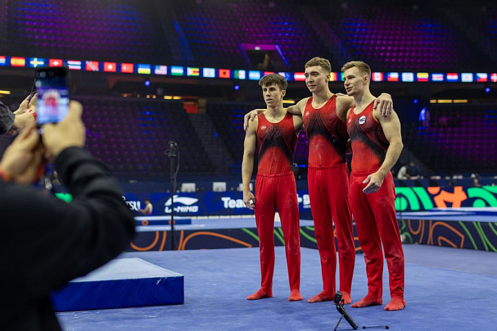 Российская мужская сборная по спортивной гимнастике выиграла серебро в командном многоборье на чемпионате мира — 2026