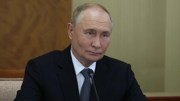 Путин поручил контролировать вывоз контейнеров с Дальнего Востока