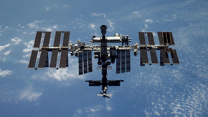 Корабль Crew Dragon с россиянином Песковым отстыковался от МКС