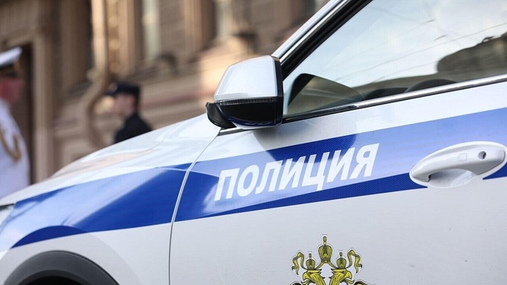 В Петербурге мужчина с палкой напал на настоятеля храма