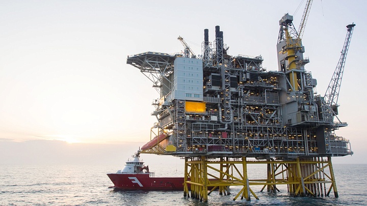 Цена нефти марки Brent превысила 65 долларов за баррель впервые с 21 мая